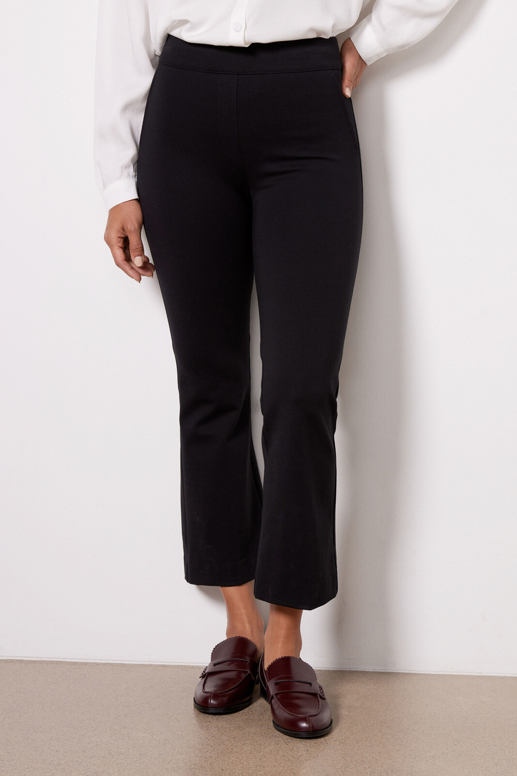 NWT Spanx On-The-Go Cropped Kick Flare Pants- 20373Q - Classic