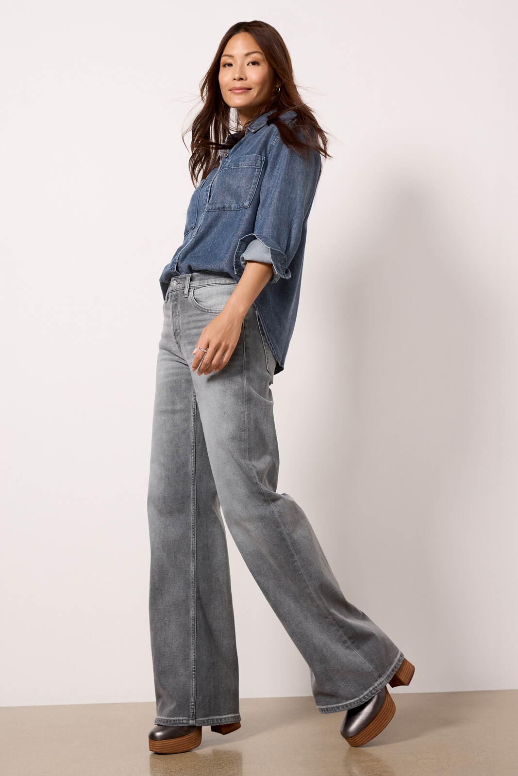 Mid Rise Wide Leg Jean