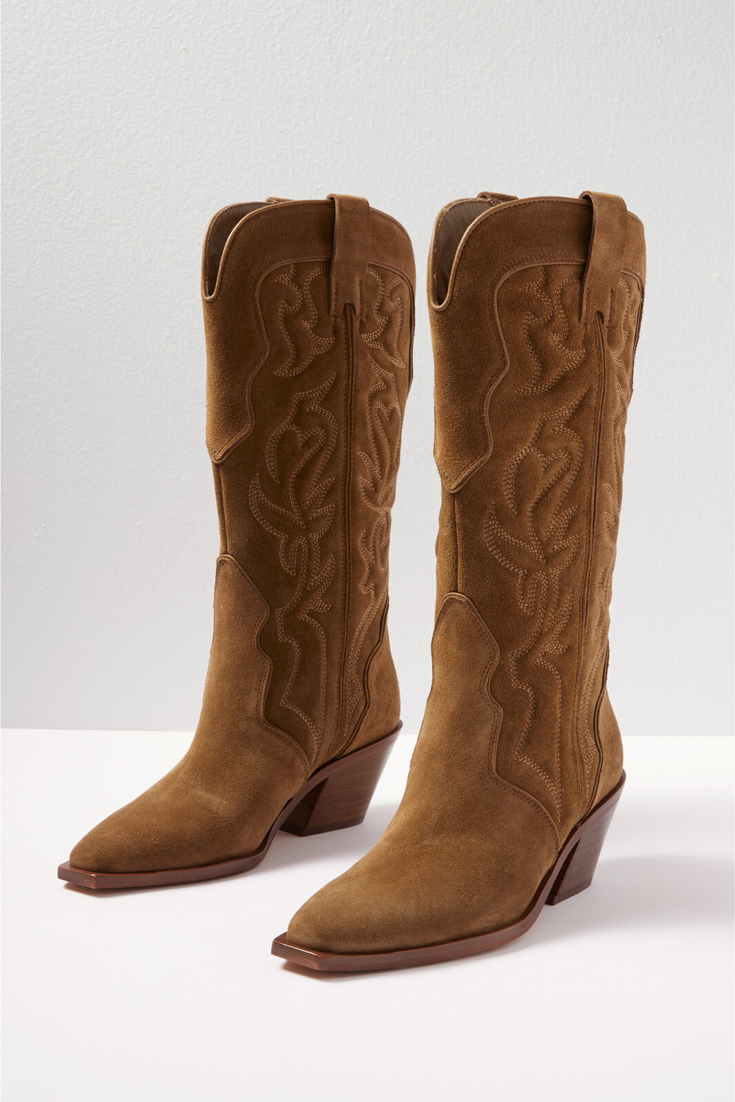Are Cowboy Boots In Style? Cowboy Boots from Day to Night - Sydne Style