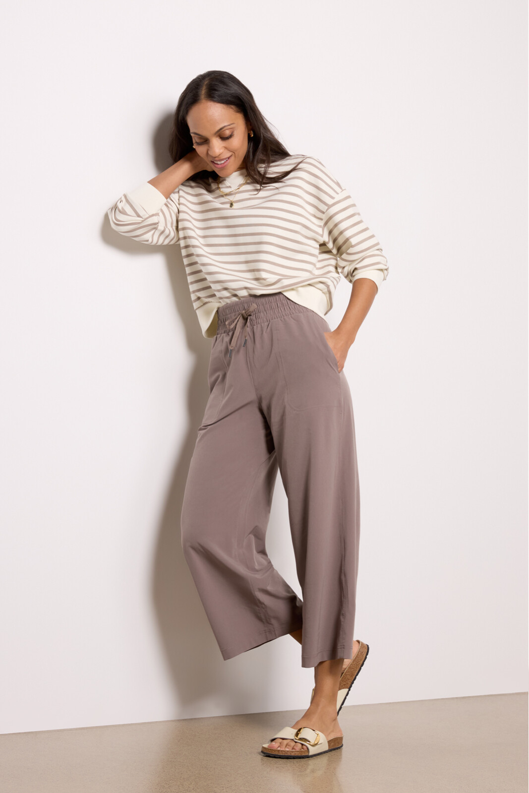 AirEssentials Cropped Wide Leg Pant